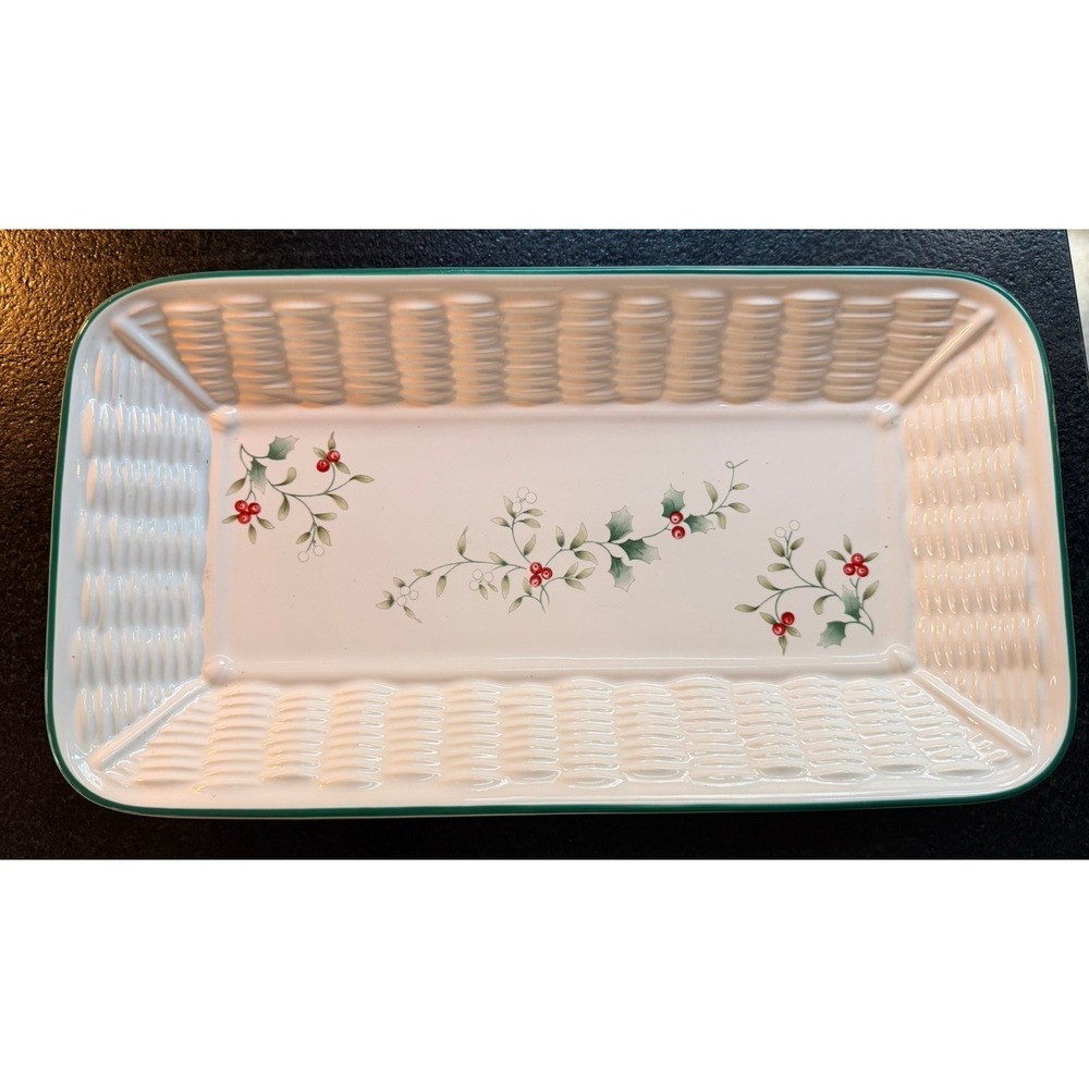Pfaltzgraff "Winterberry Basket" Weave Bread Dish/Plate/Tray~Holly Berries USA